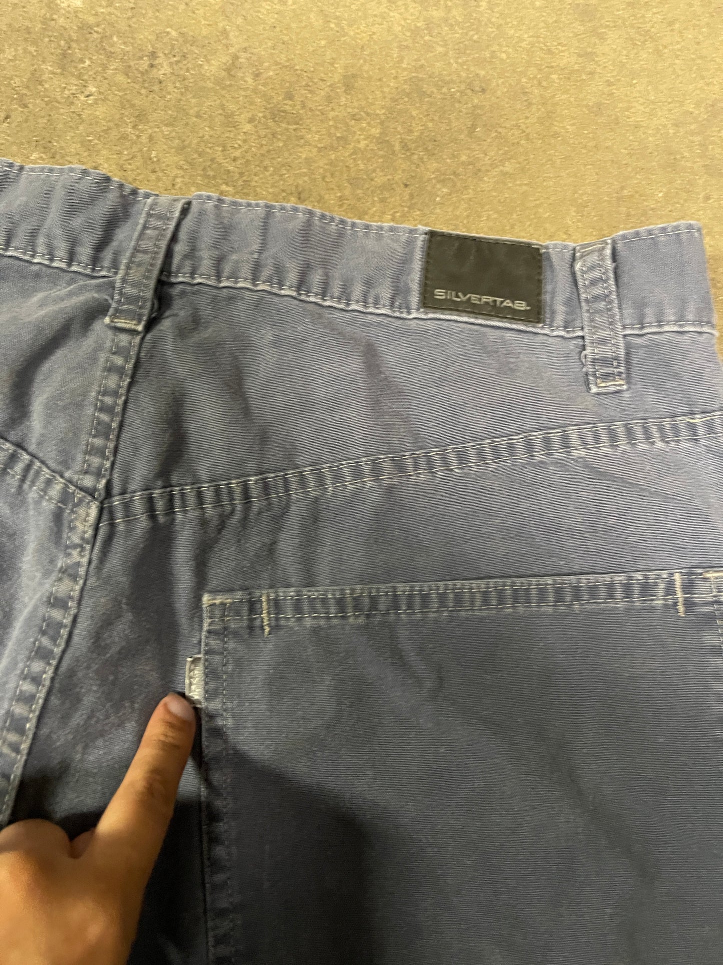 (32) Y2K Levi’s silver tab shirts