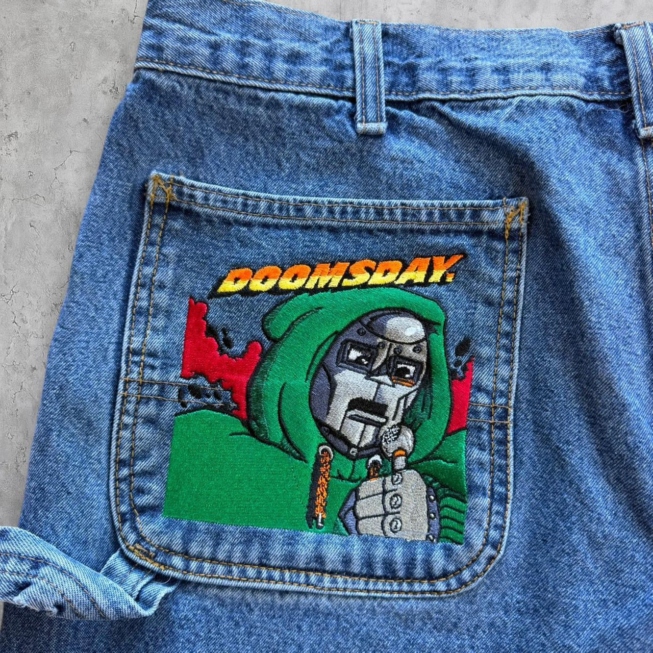 (38) Mf Doom Carhartt jorts