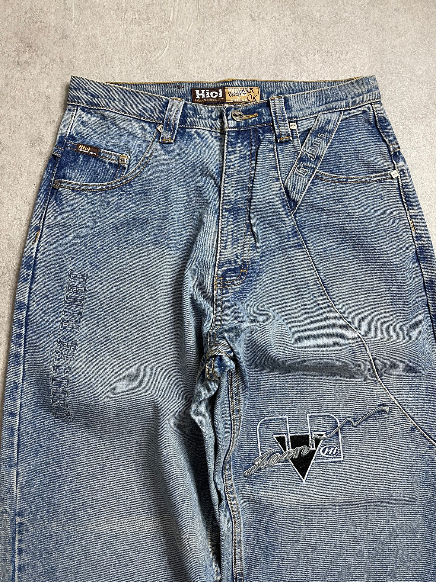 (30) Y2K HI CUTLINE JEANS