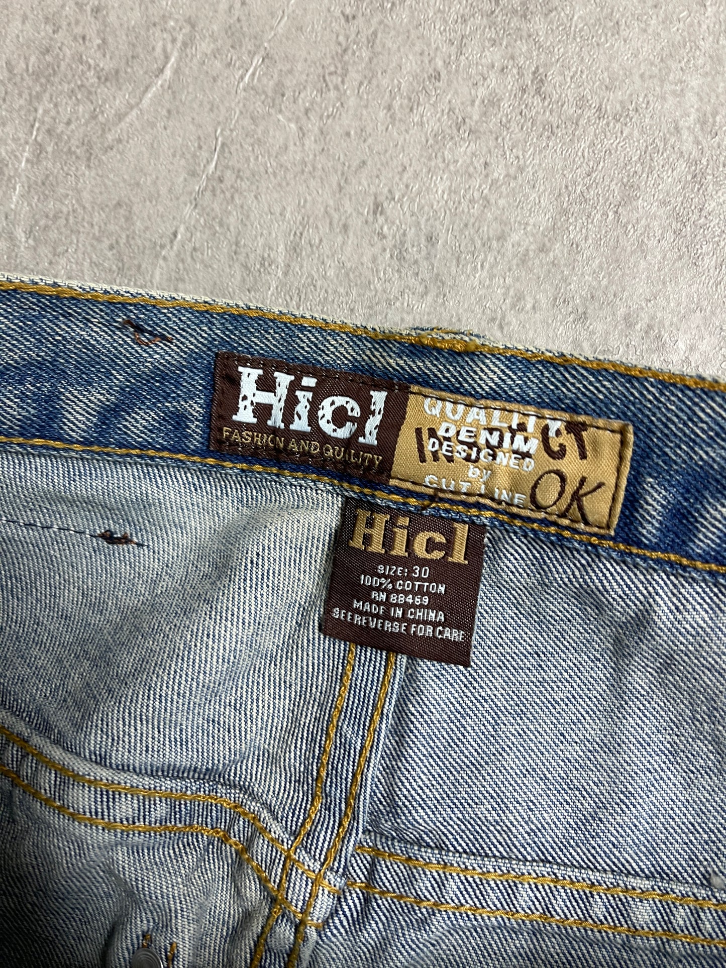 (30) Y2K HI CUTLINE JEANS