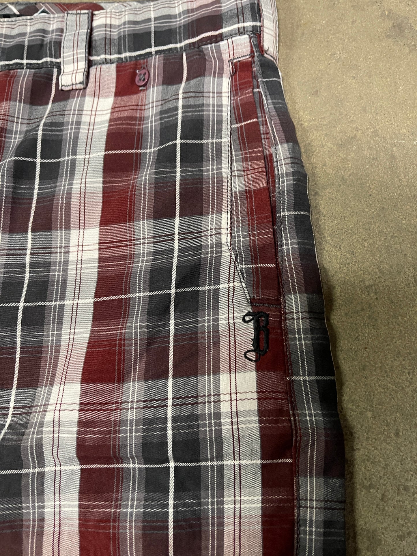 (34) y2k billabong plaid shorts