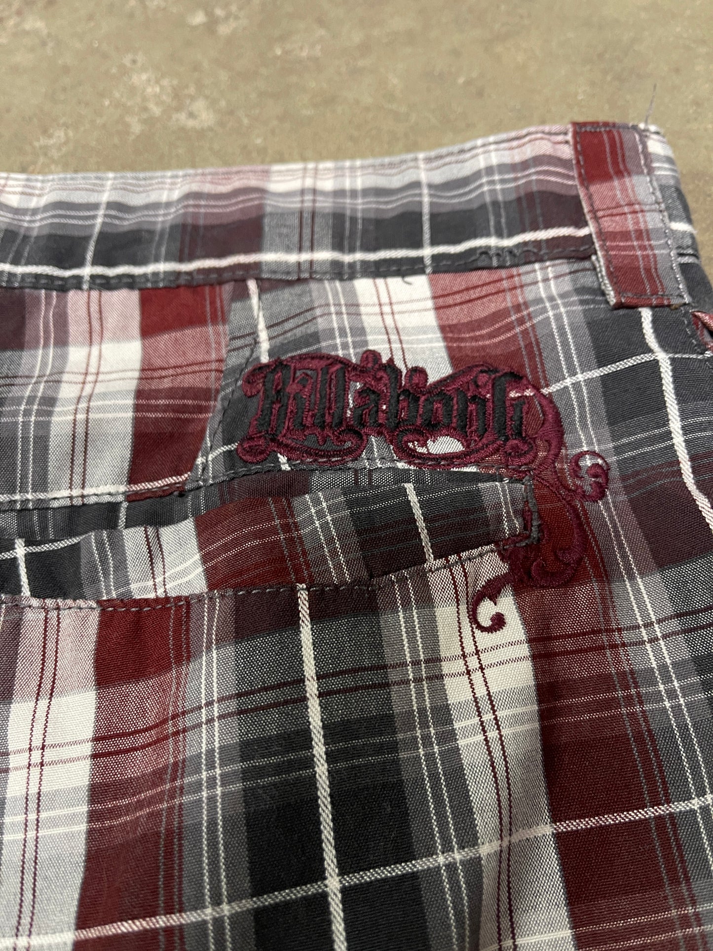 (34) y2k billabong plaid shorts