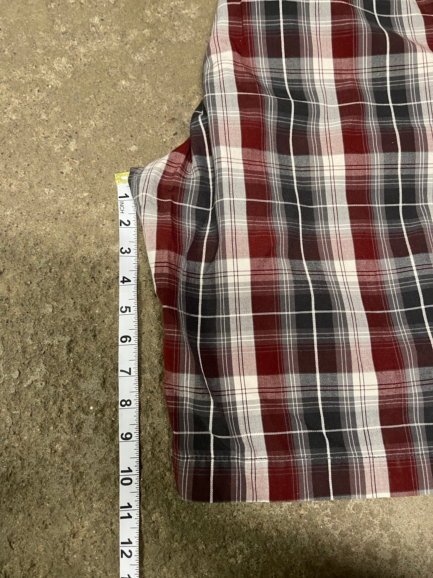 (34) y2k billabong plaid shorts