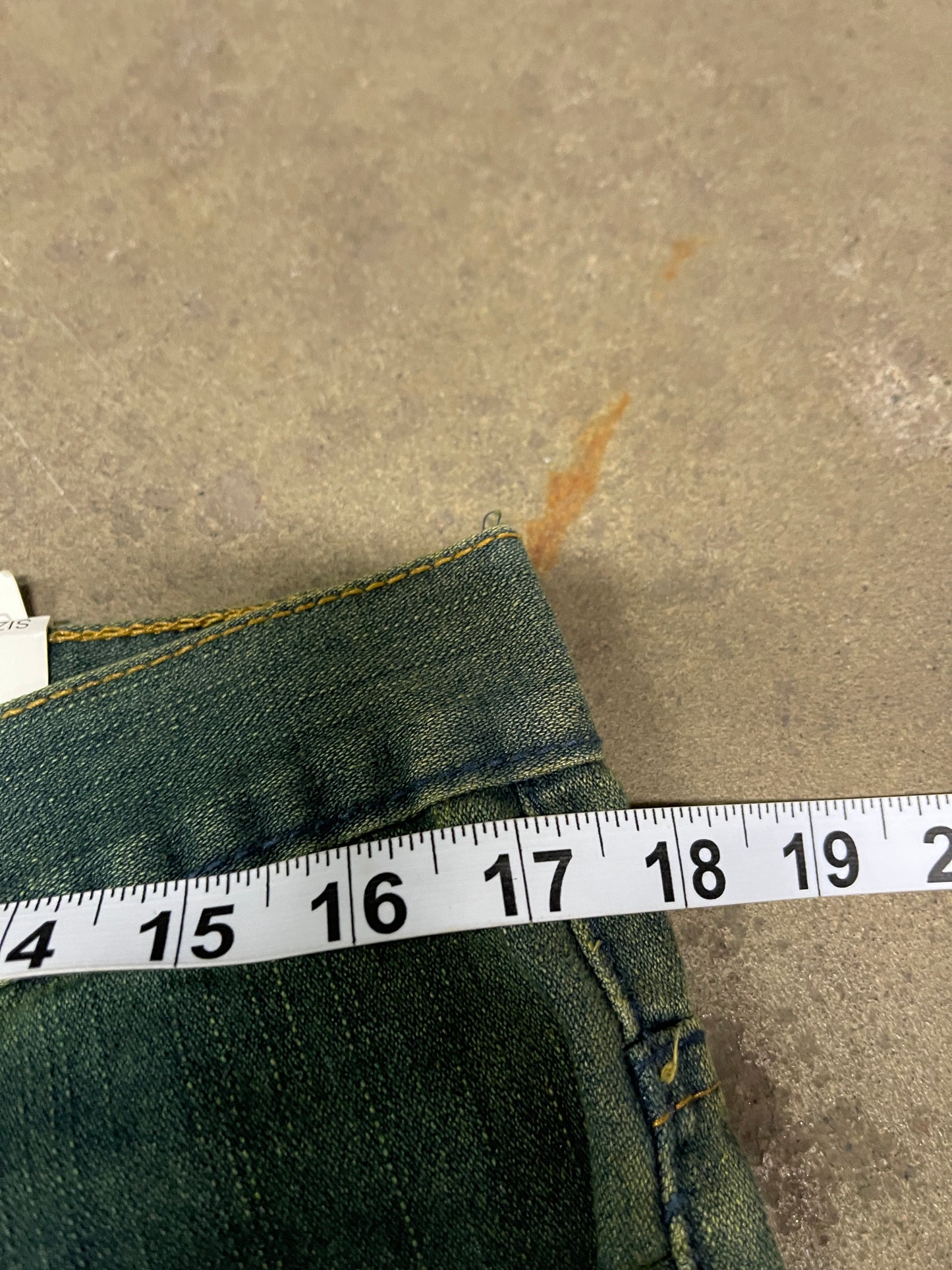 (32) Y2K money baggy jorts