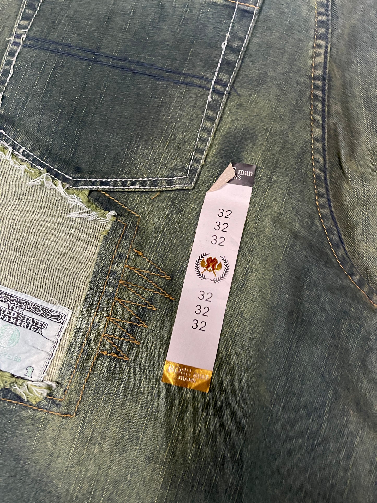 (32) Y2K money baggy jorts