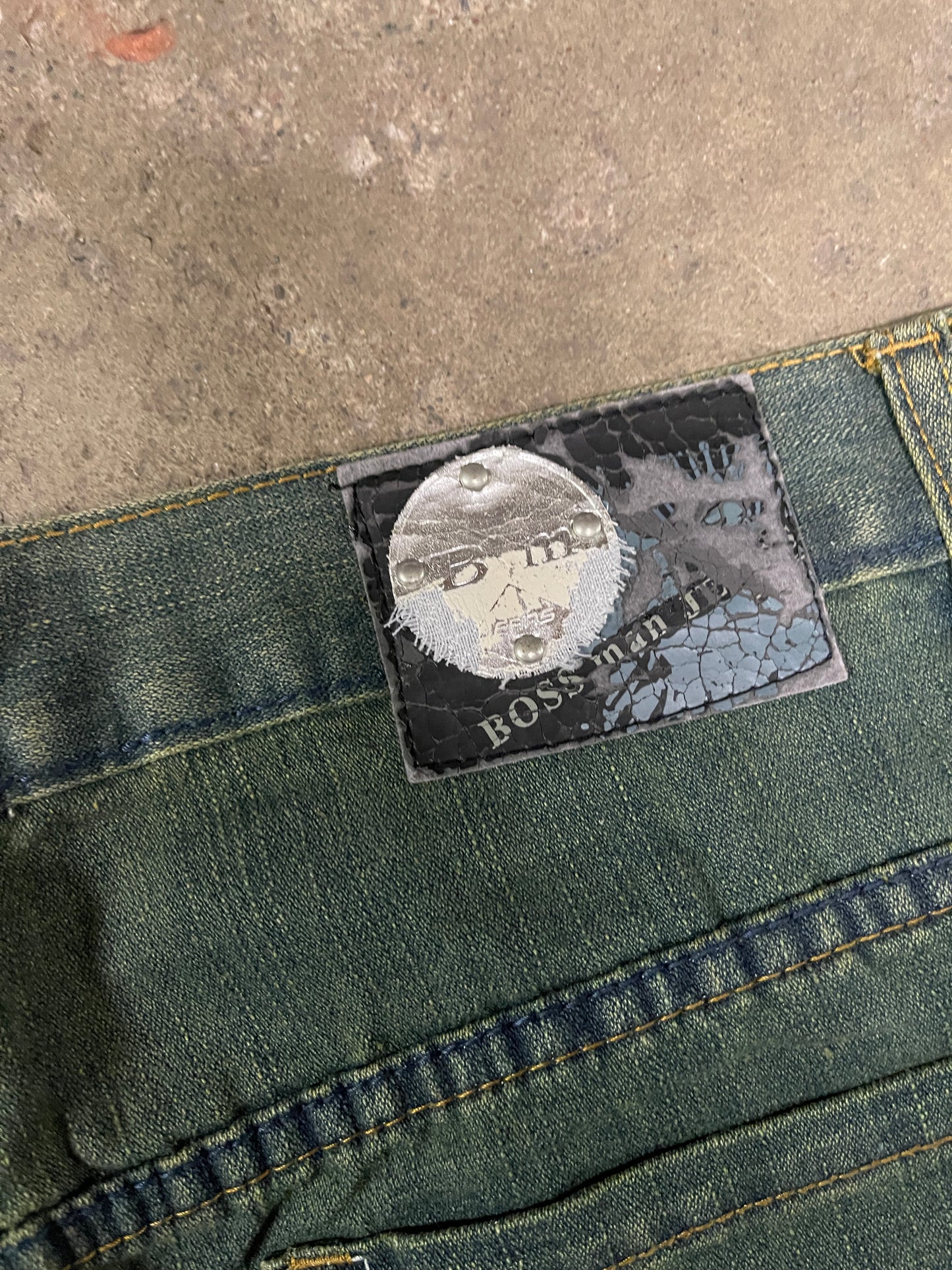 (32) Y2K money baggy jorts