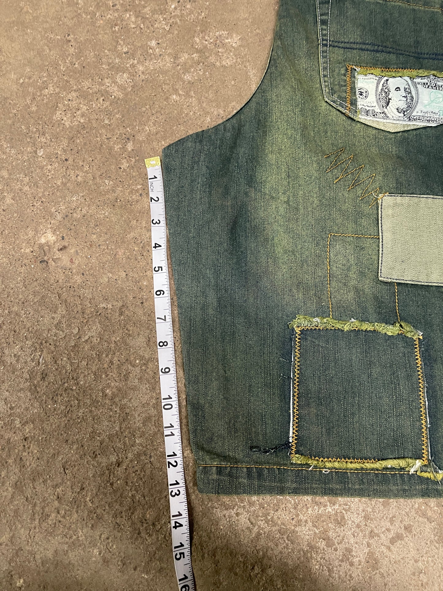 (32) Y2K money baggy jorts