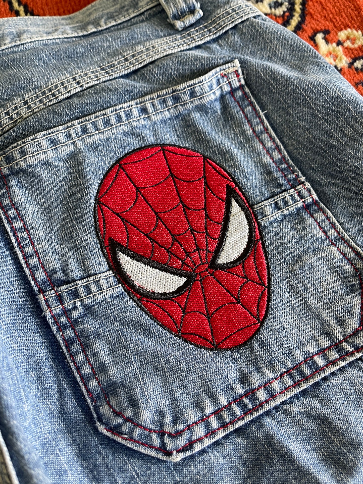 (31) SPIDER-MAN EMBROIDERED JORTS