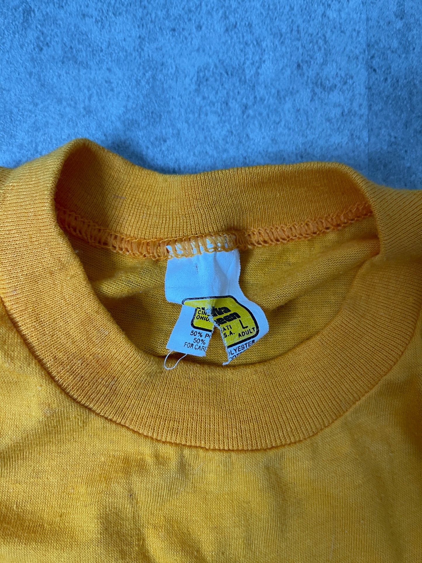 (L) 80S ST OLAF COLLEGE SHIRT