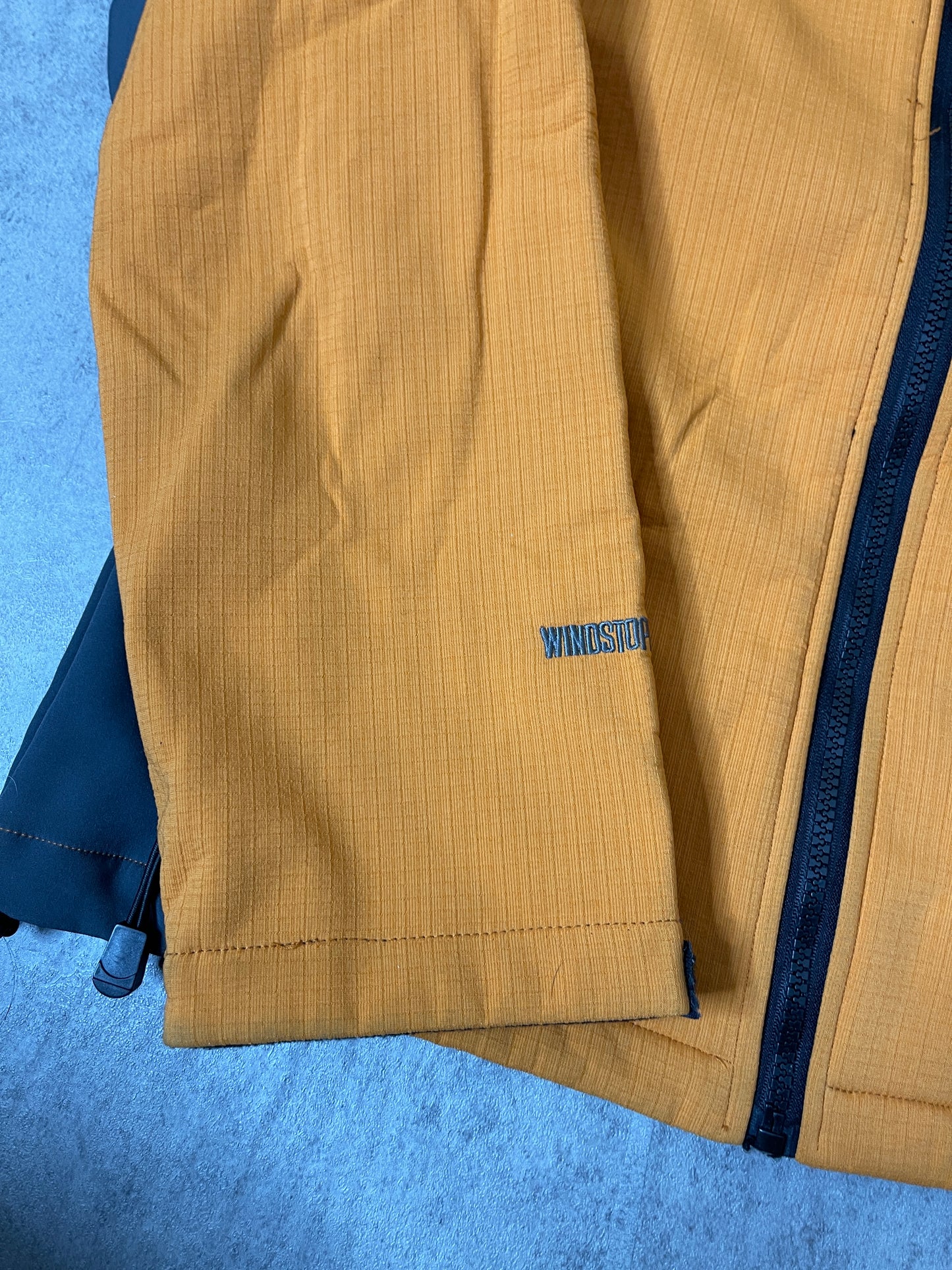 (M) WOMENS ARCTERYX JACKET