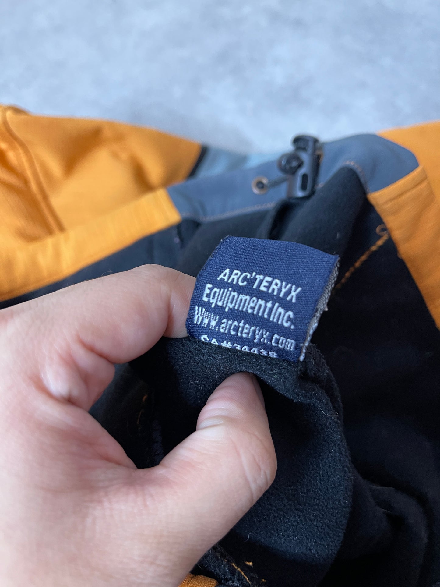 (M) WOMENS ARCTERYX JACKET