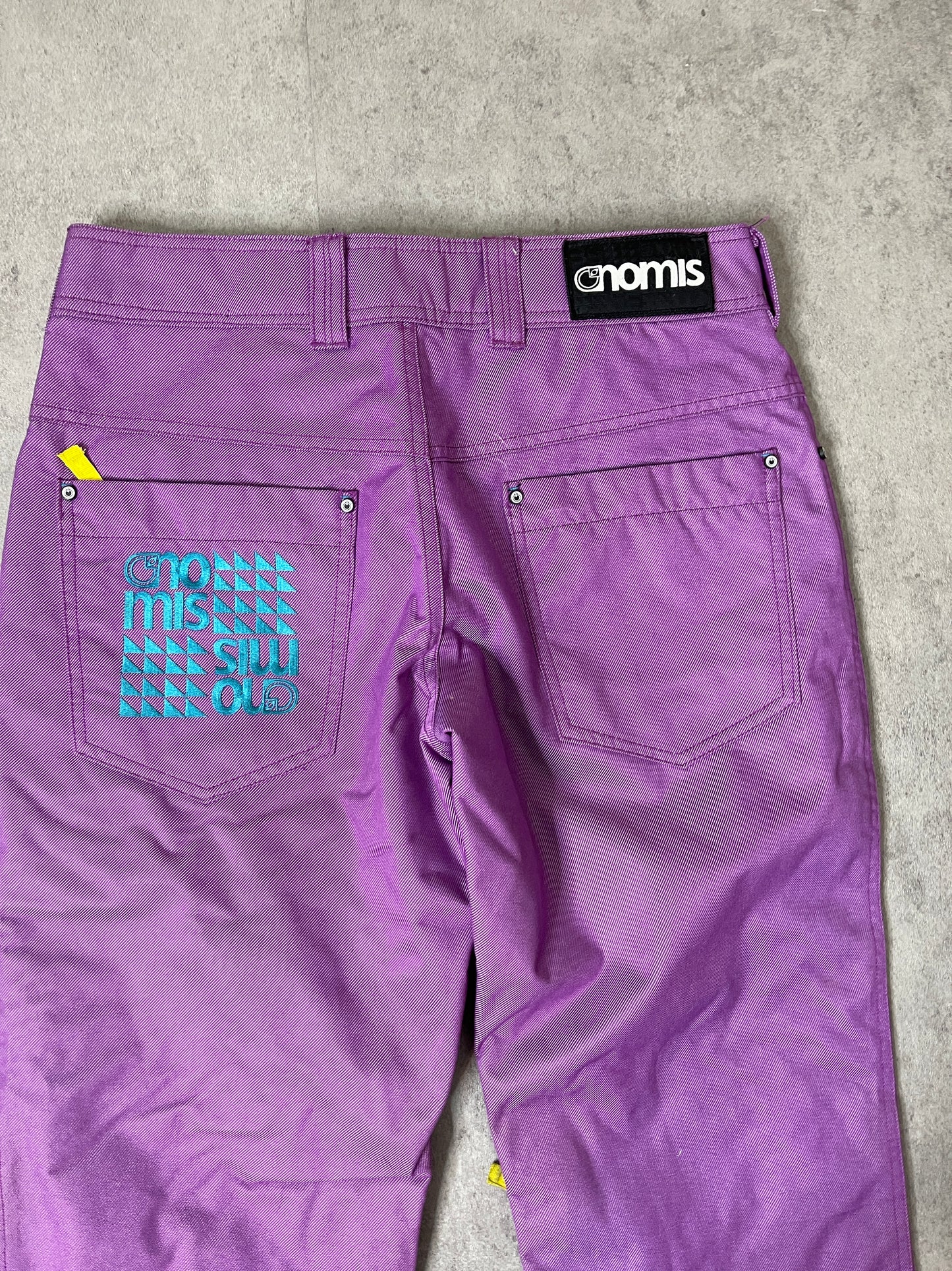 (32) Y2K ONOMIS SNOWBOARD PANTS