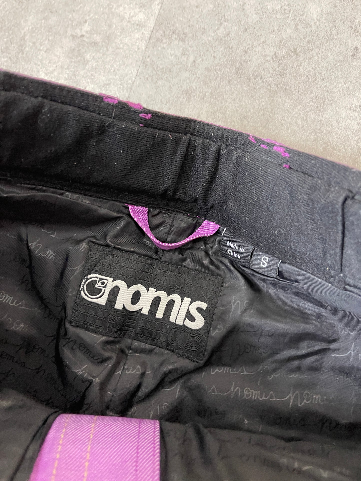 (32) Y2K ONOMIS SNOWBOARD PANTS