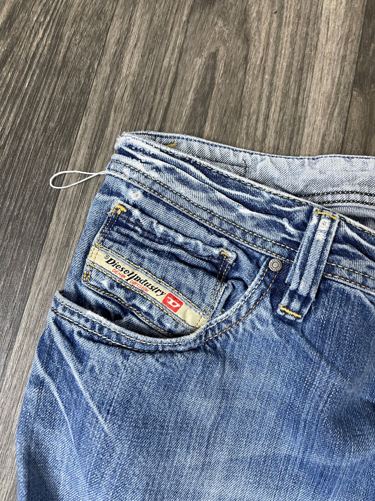 (32) DIESEL JEANS