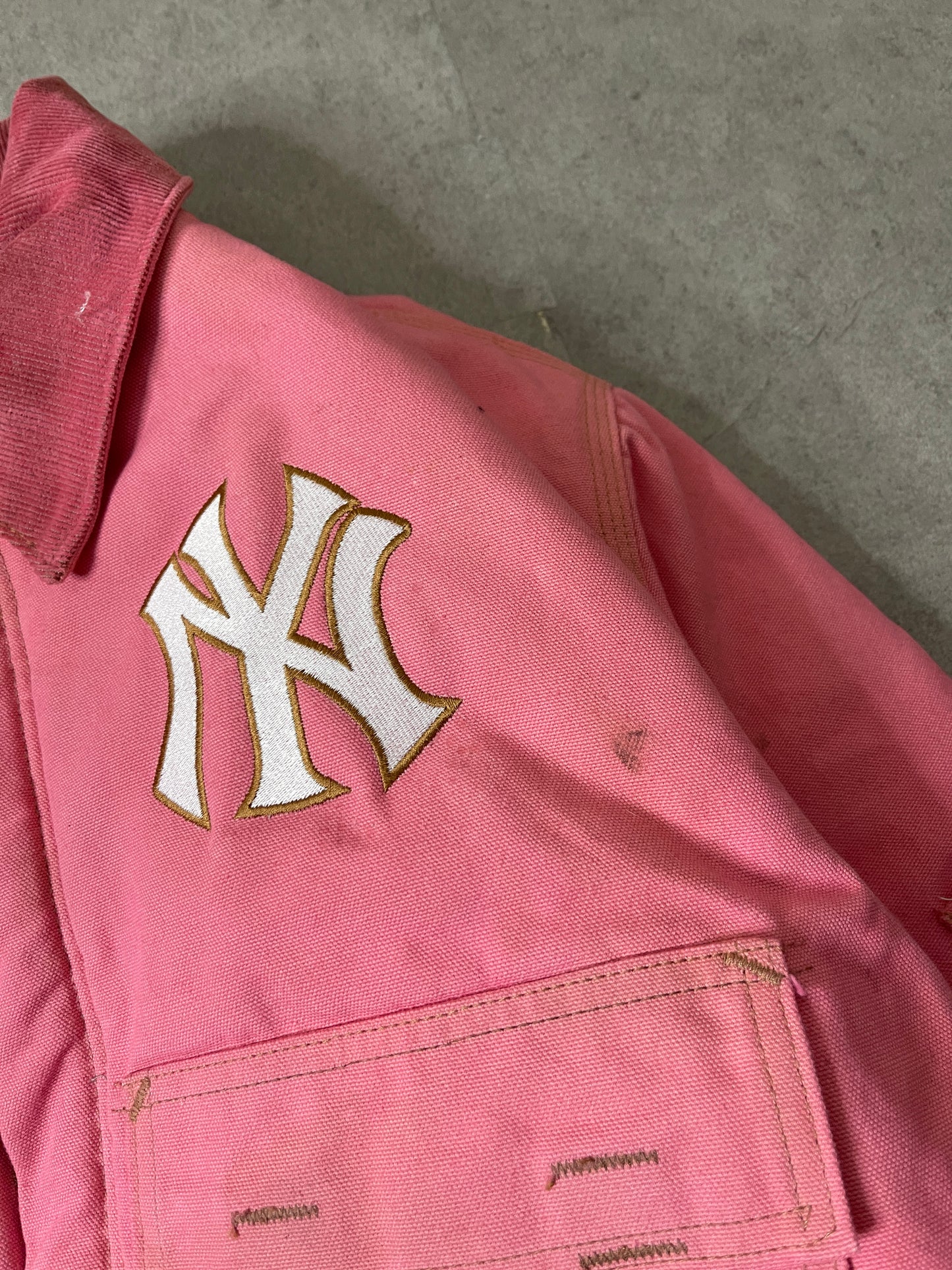 (S/M) PINK NY CARHARTT CROPPED JACKET